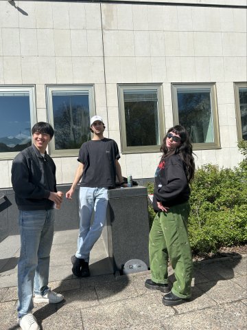 Master in Innovation and Entrepreneurship student Valentina Vergara Stange and friends standing in the sun at esmt