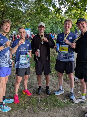 ESMT Berlin students celebrating with their medals after running the Berliner Wasserbetriebe 5 x 5 relay race together
