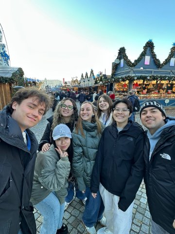 ESMT Master in Analytics and AI student Victoria Landazuri and friends from her degree program at a Christmas market