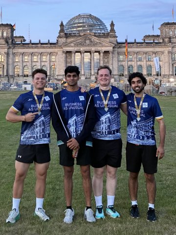  ESMT Berlin master's student Fynn Barkhausen and other members of the school running club in front of the Berliner Dom