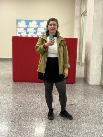ESMT Berlin Full-time MBA alum Anahita Moaddab taking a selfie on campus