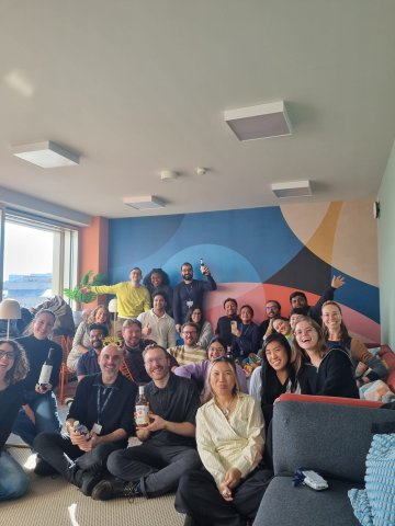 Students from the ESMT Berlin Full-time MBA Class of 2027 holding a potluck lunch on campus