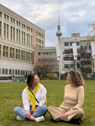 ESMT Berlin Full-time MBA students Beatriz Sgobi and Guinevere Blignaut, the student Community Coordinators