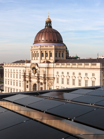 Solar panels on the roof of the ESMT Berlin campus