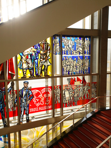 Walter Womacka's stained-glass window in the foyer of the ESMT Berlin campus.