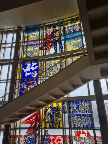 A student picture showing the view of the three-story stained glass window at ESMT Berlin