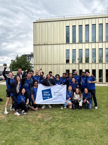 Portrait of ESMT Berlin Full-time MBA students at the MBAT Tournament in Paris