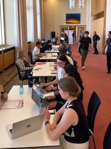 ESMT Master in Innovation and Entrepreneurship students in a mentorship session