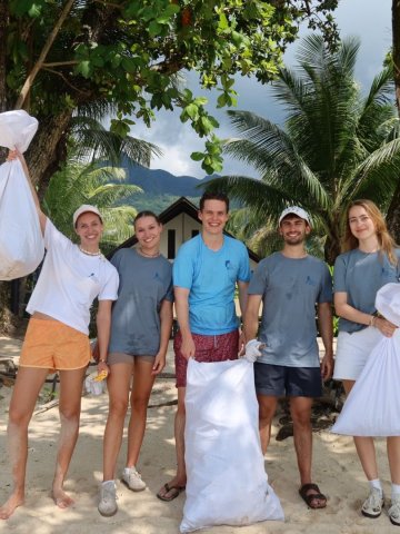 ESMT Berlin Master in Global Management students cleaning up a beach in Mahé with the Marine Conservation Society Seychelles (MCSS) 