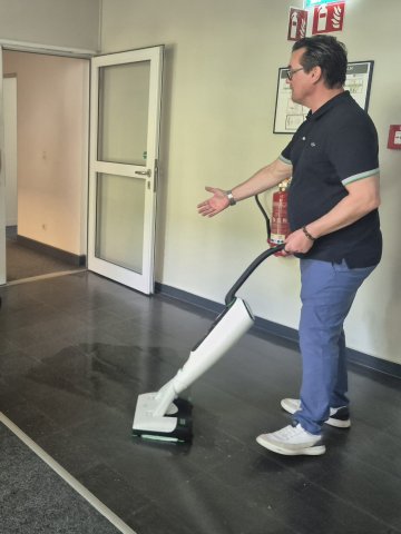 ESMT Berlin Full-time MBA students during their Sustainability in Practice program with Vorwerk, demonstrating a Kobold vacuum cleaner