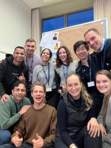 ESMT Berlin Part-time MBA student Pavel Seraphimov and his cohort on campus