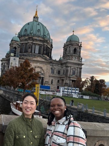 ESMT Berlin Part-time MBA student Funmi Odunowo and classmates smiling in front of the Berliner Dom