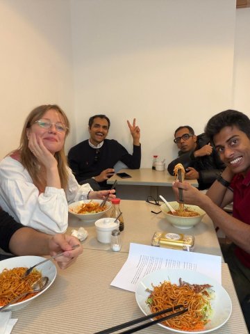 A team of ESMT Berlin Full-time MBA students (Class of 2026) getting lunch together during their Capstone project