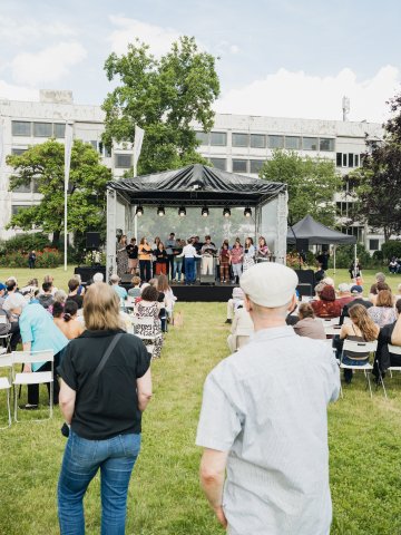 The ESMT Berlin Connected Choir performing at the Nachbarschaftsfest neighborhood festival on the ESMT campus in 2026