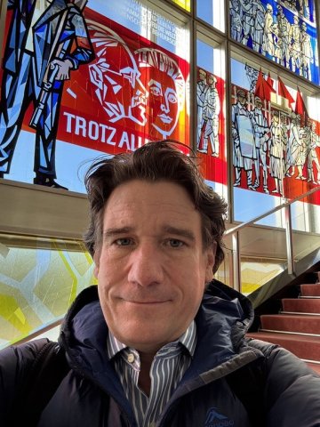 Marcus Waldmann taking a selfie on the ESMT campus
