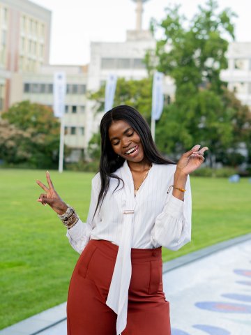 ESMT Berlin Global Online MBA student Joan Mwaniki smiling for the camera while on campus for Berlin Experience Week