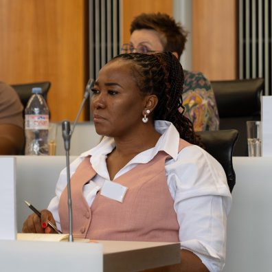 Chika Ananaba in a Global Online MBA lecture at ESMT Berlin
