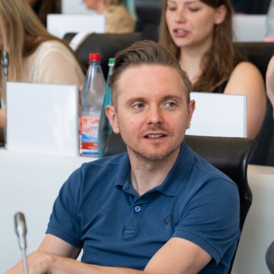 Global Online MBA alum Jarek Kulik, in a Berlin Week lecture at ESMT Berlin
