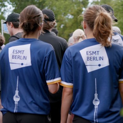 ESMT Berlin students cool down after running the Berliner Wasserbetriebe 5 x 5 relay race together