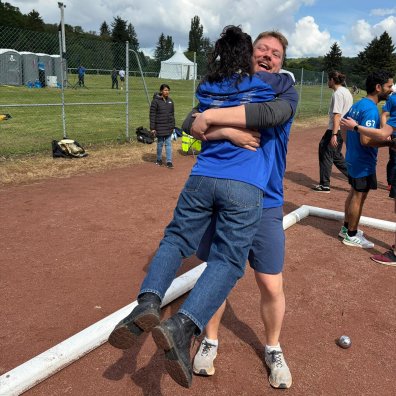 ESMT Berlin Full-time MBA student Scott Davis celebrating with a classmate at MBAT