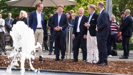 FLTR Christoph Rauhut (Direktor, Landesdenkmalamt Berlin), Jörg Rocholl (Präsident, ESMT Berlin), Kai Wegner (CDU, Regierender Bürgermeister von Berlin), Georg Garlichs (Real Estate Director, ESMT Berlin), Matthias Koch (CFO, ESMT Berlin)