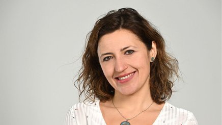 This is a photo of Oezlem Bedre-Defolie, ESMT Berlin