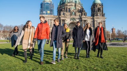 ESMT students in front of Berliner Dom