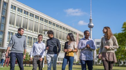ESMT Berlin, garden, students