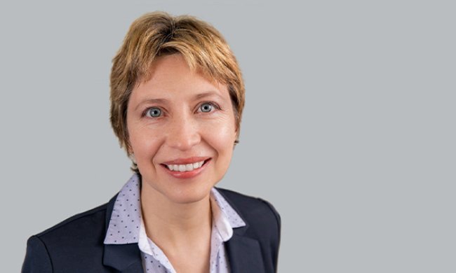 This is a photo of Monica Perez, ESMT Berlin.