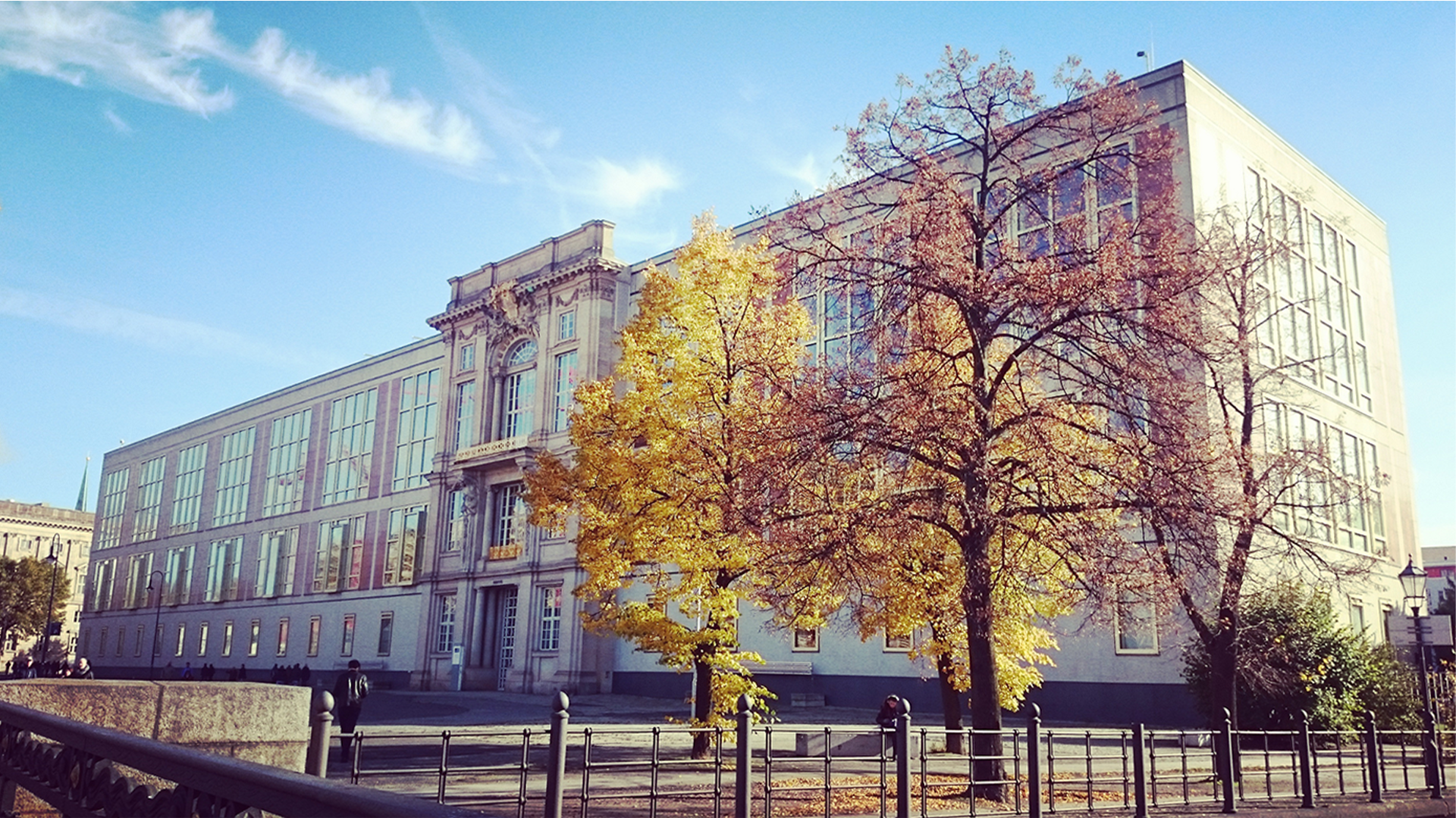 Picture of ESMT Schloßplatz building in the fall 