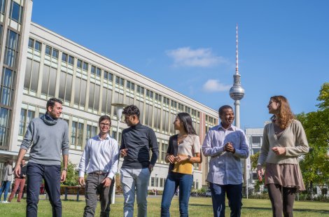 ESMT Berlin, garden, students